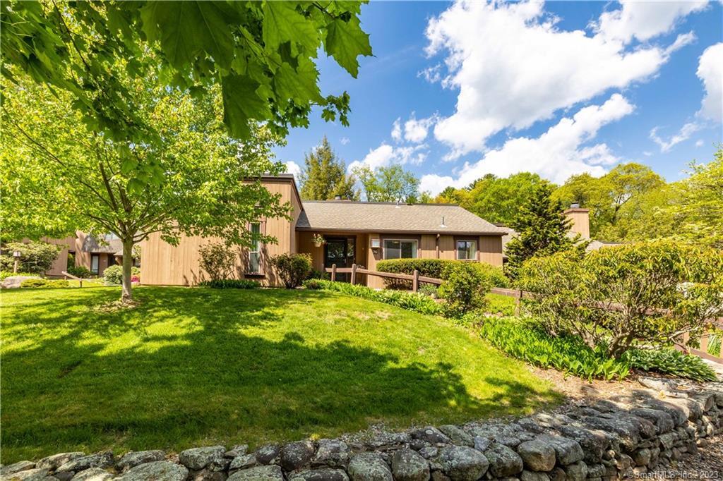 Picturesque curb appeal for this ranch style home in sought after Farmington Woods.