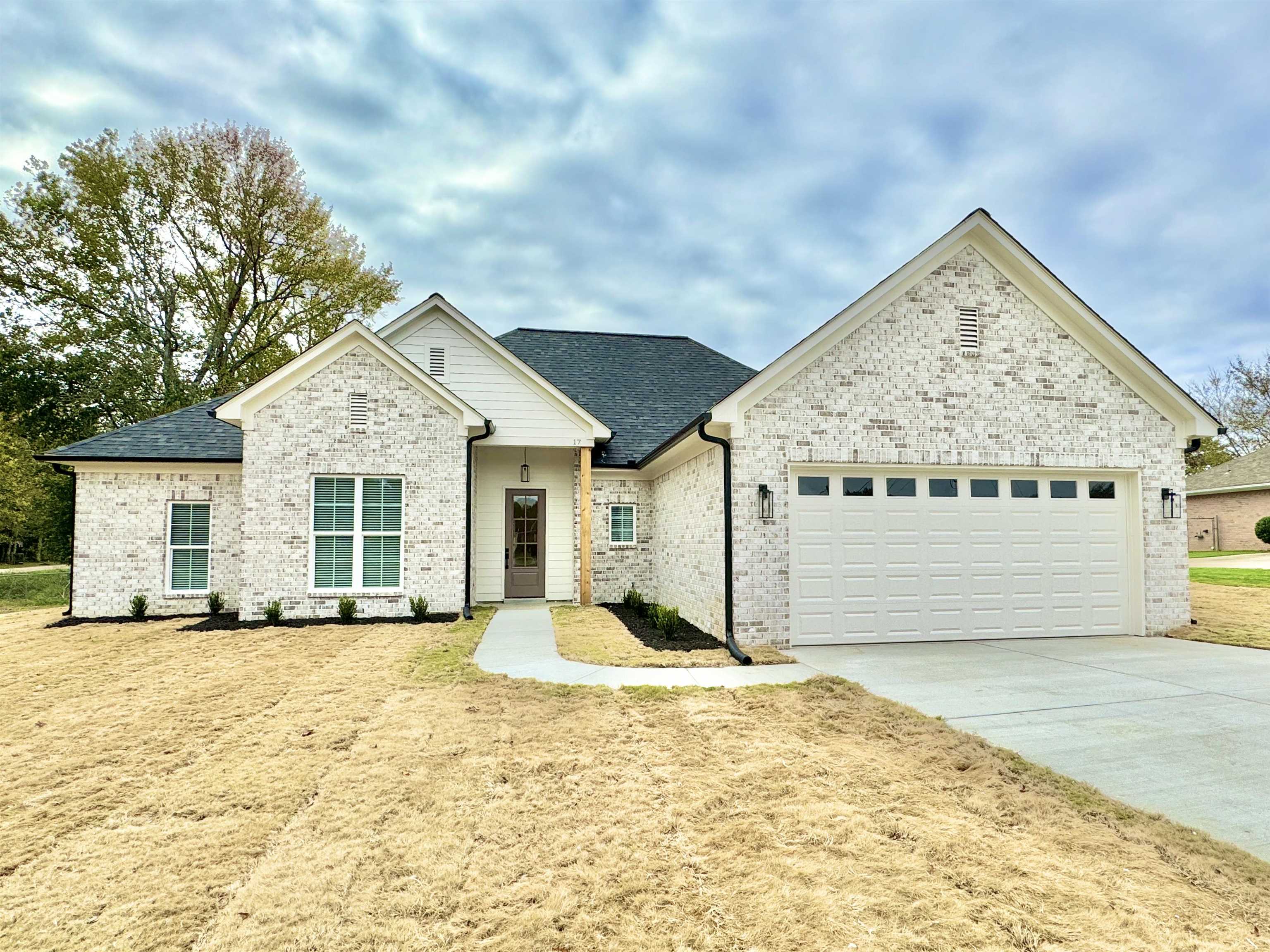 View of front facade with a garage