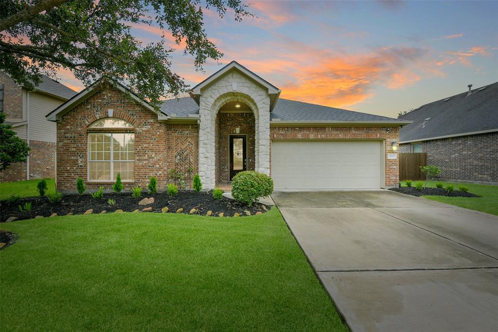 Welcome to 13007 Winter Springs Lane in the master-planned Shadow Creek Ranch community! Just minutes from Downtown Houston or the West Pearland corridor, this single-story brick & stone home with lovely landscaping is zoned to Alvin ISD schools.