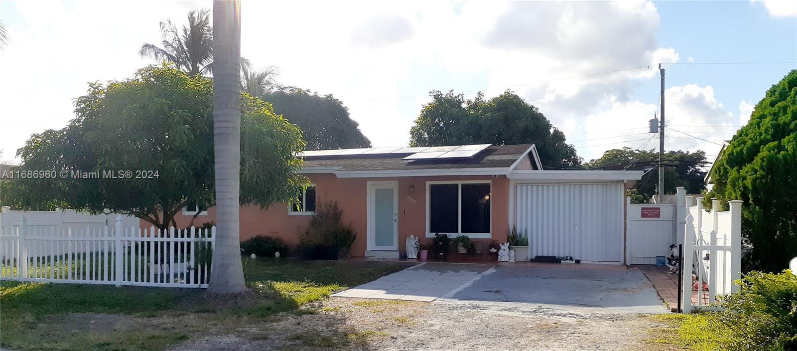 a view of a house with backyard and porch