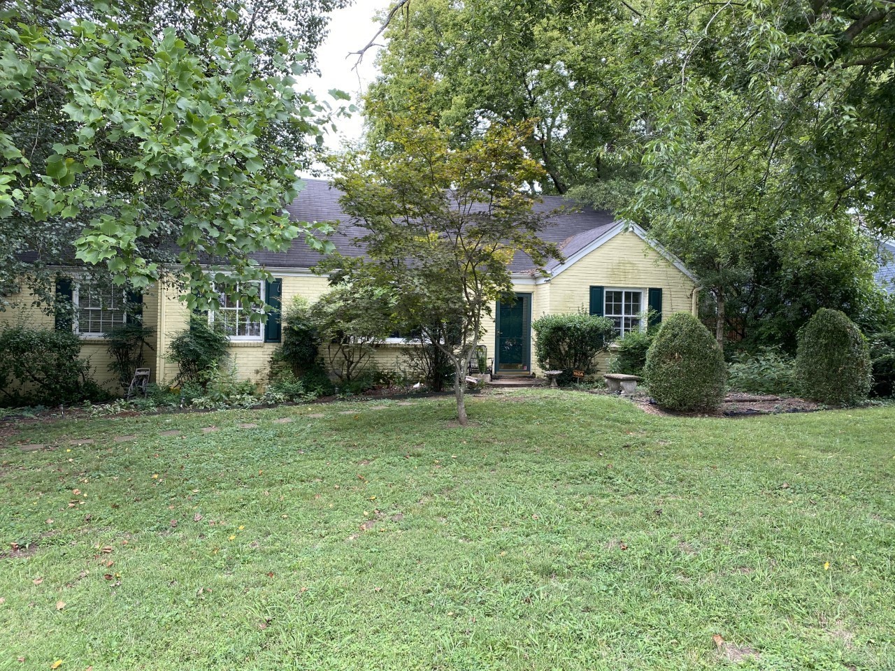 Welcome home! You can live in Green Hills on Estes! 3 bedrooms 1 bath brick ranch home overlooking private backyard convenient location to Green Hills, West End and I-440. Hardwoods and tile throughout. What a gem!