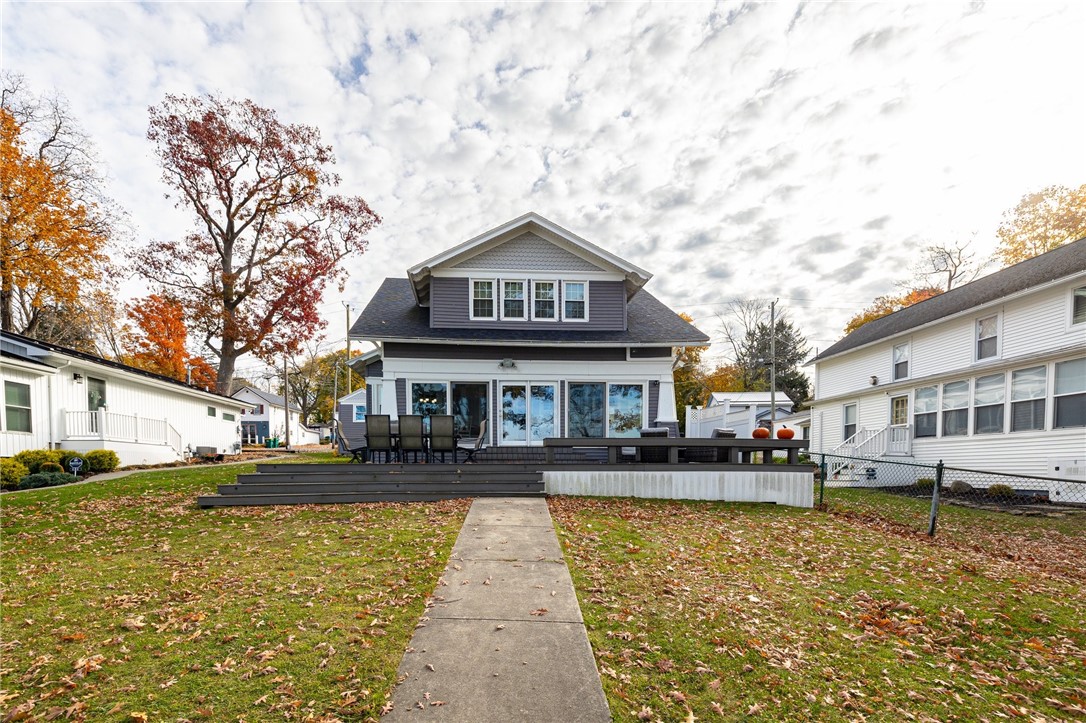 The front of the house facing the lake