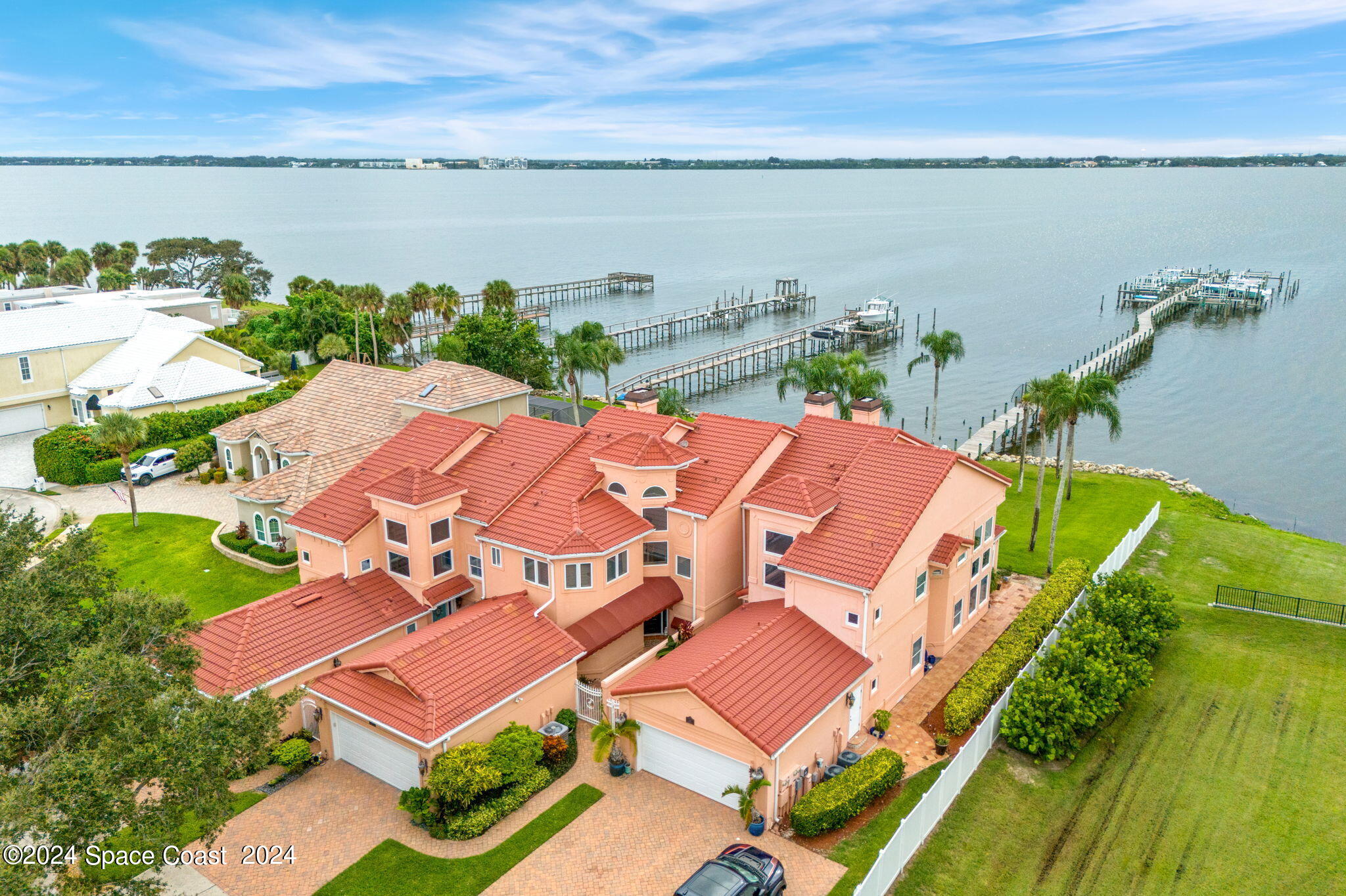 an aerial view of a house with outdoor space and lake view