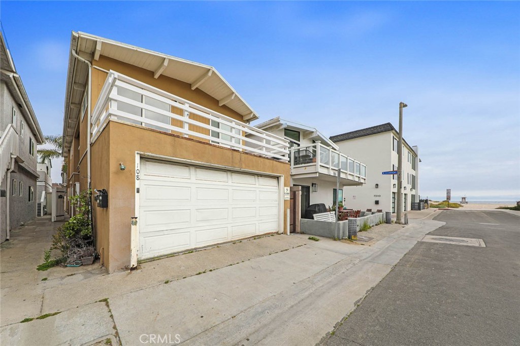 a view of a house with a outdoor space