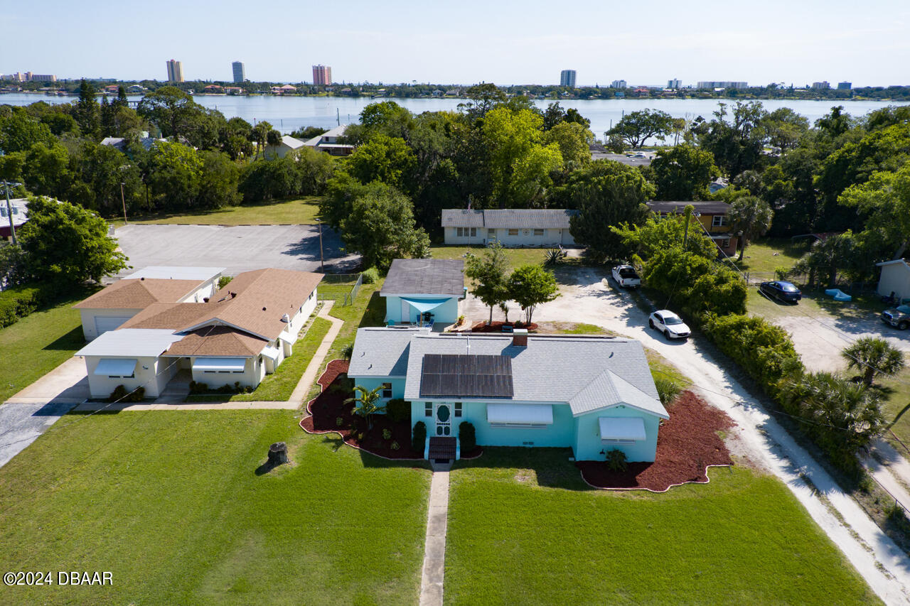 an aerial view of a house with yard swimming pool and outdoor seating