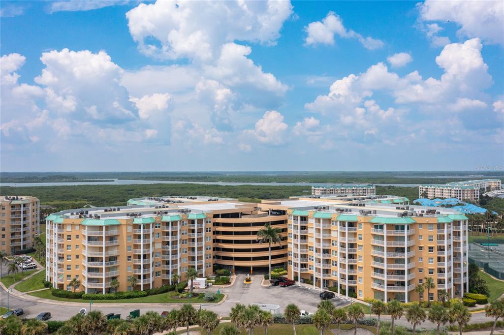 a view of a building with sky view