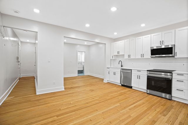 $899,000 | 132 Remsen Street, Unit 9 | Brooklyn Heights