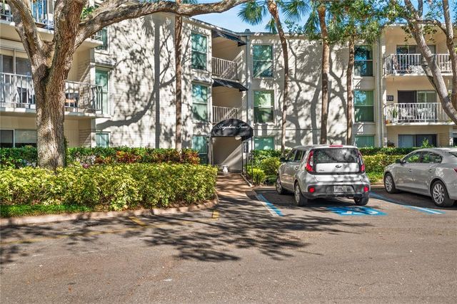 $395,000 | 3325 Bayshore Boulevard, Unit D21 | Academy of the Holy Names