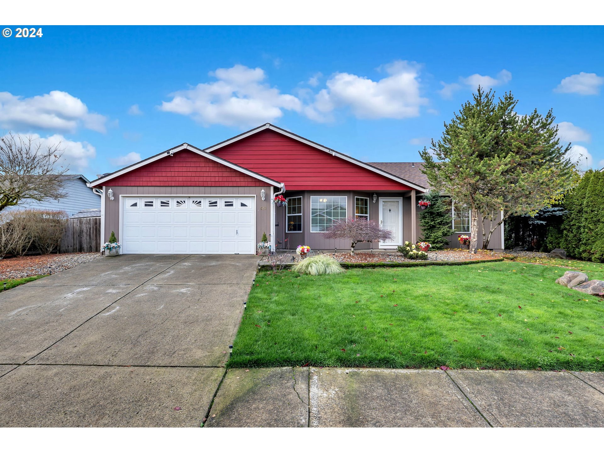 a view of a house with a yard