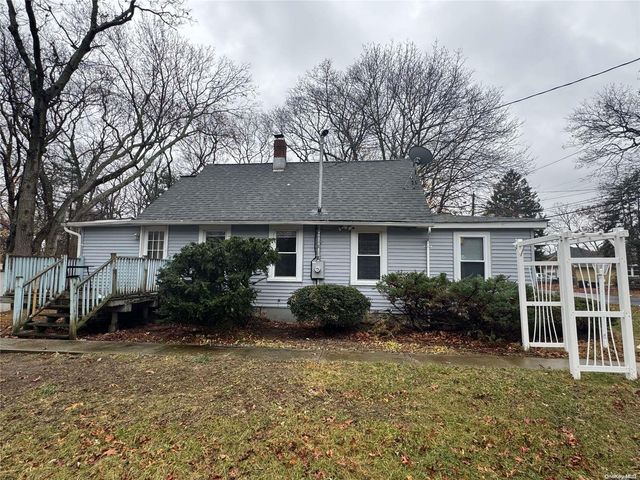 $3,200 | 7 Lafayette Avenue | Mastic