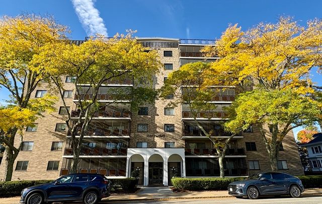 $659,900 | 990 Massachusetts Avenue, Unit C12 | Brattle