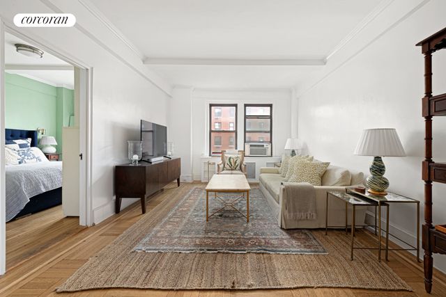 $725,000 | 269 West 72nd Street, Unit 10B | Upper West Side