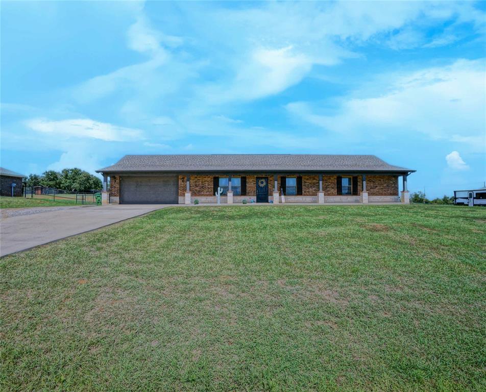 a view of a house with yard and porch