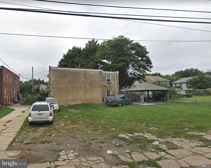 a view of a house with a backyard and a garage