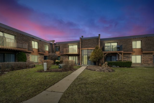 $220,000 | 605 Limerick Lane, Unit 2C | Schaumburg