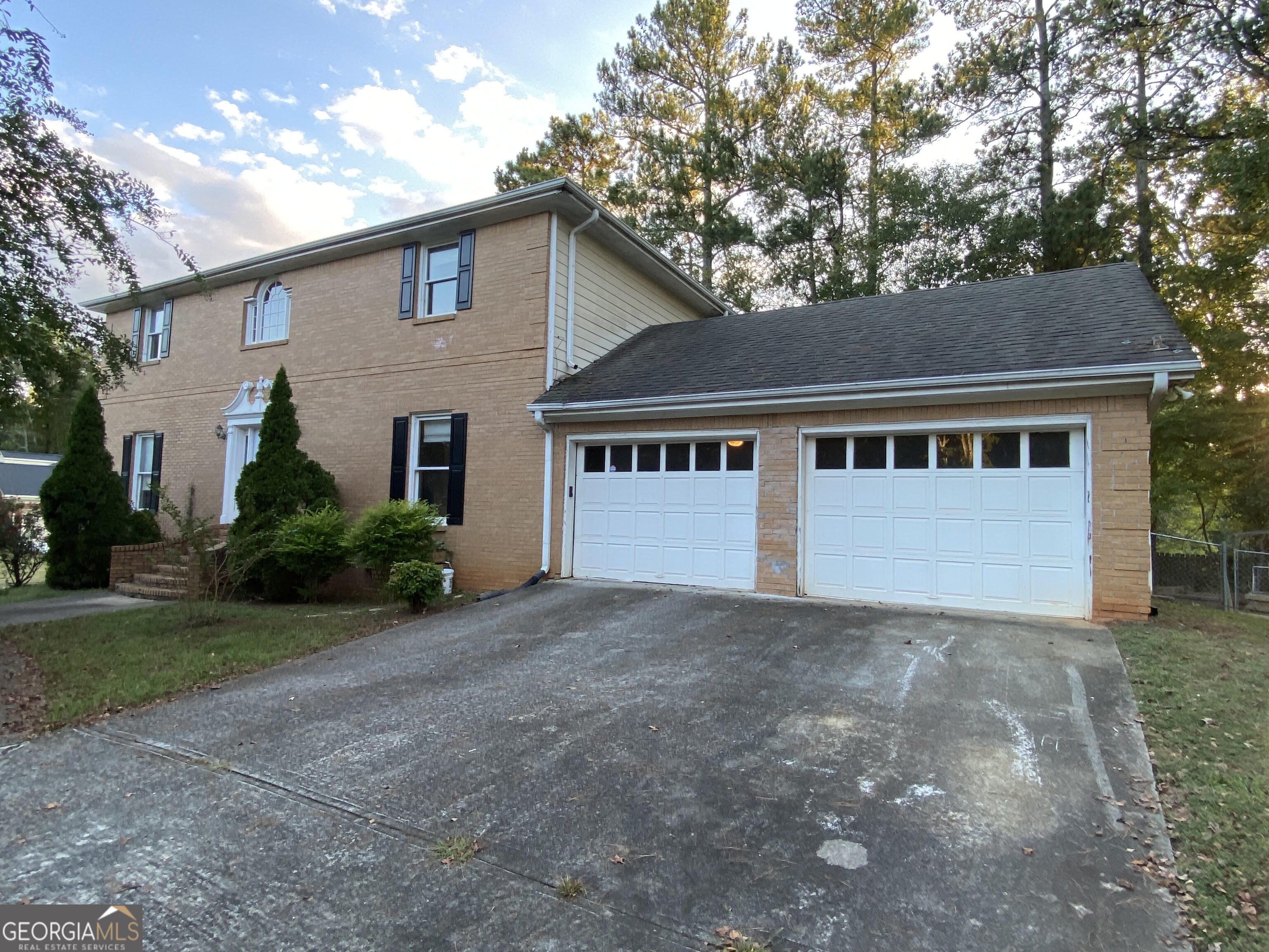 a view of a house with a yard and garage