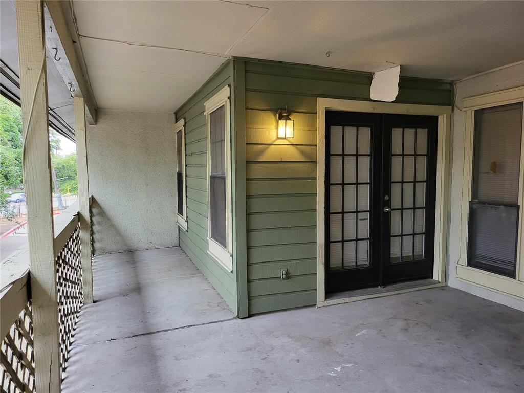 a view of entryway with a hallway