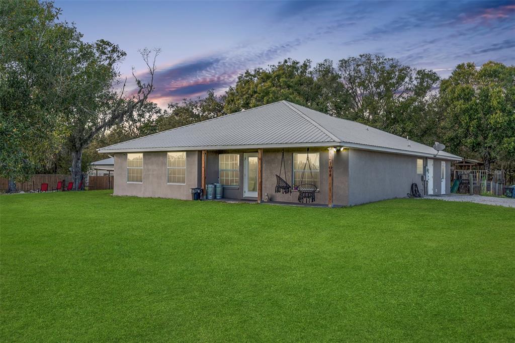 a view of a house with a yard