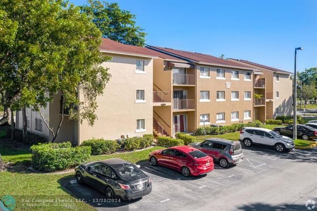 $175,000 | 1153 Lake Victoria Drive, Unit 46D | Golden Lakes