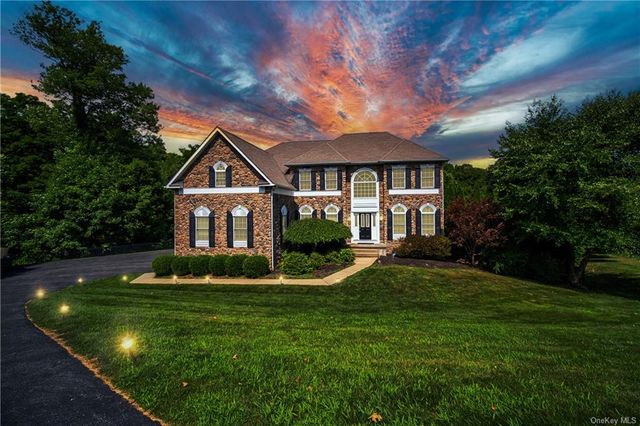 $875,000 | 276 Country Club Road | The Legends at Beekman Country Club