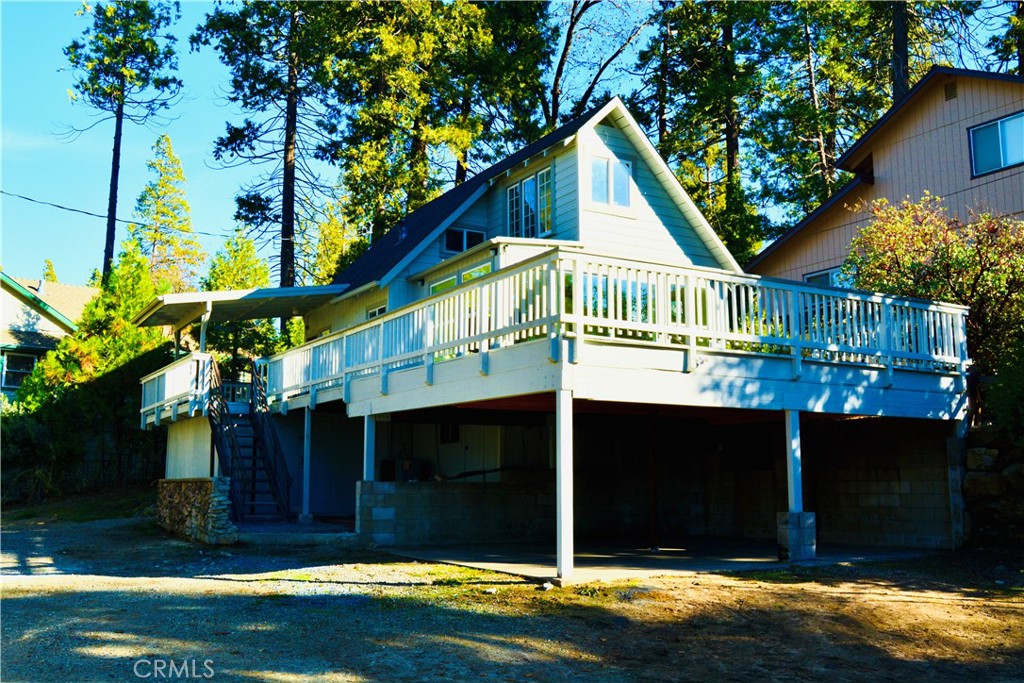 a front view of house with yard