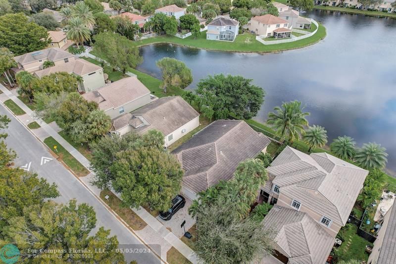 an aerial view of a house with outdoor space and lake view