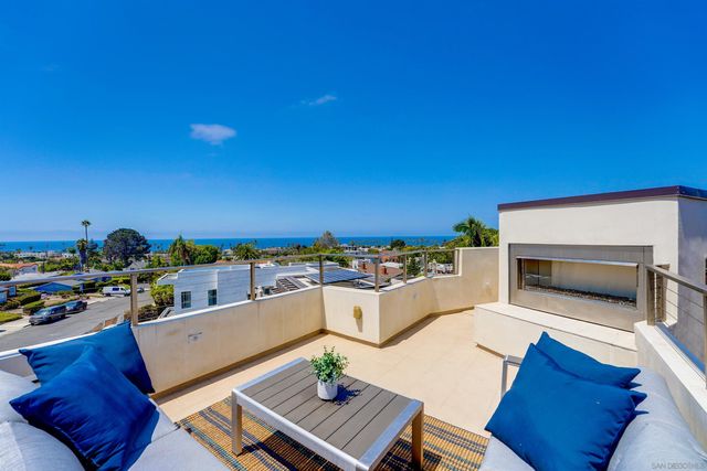 $2,875,000 | 756 Bonair Street | Beach Barber