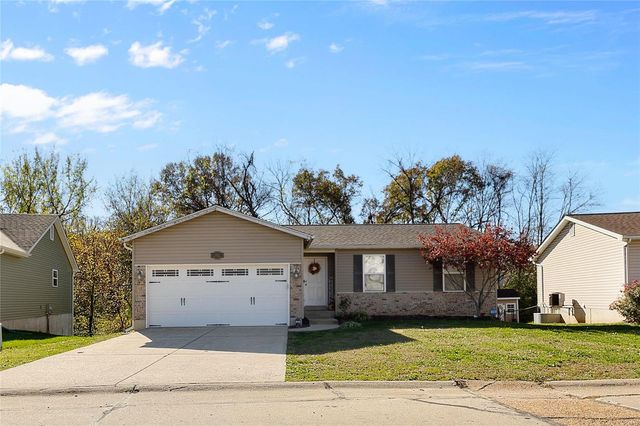 $249,900 | 1612 12 Oaks Place | Pevely