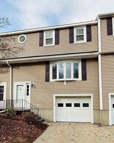 $349,900 | 10 Meetinghouse Lane, Unit 10 | Millbury