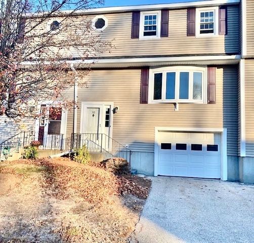 $349,900 | 10 Meetinghouse Lane, Unit 10 | Millbury