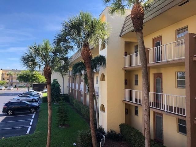 $184,900 | 8515 Sunrise Lakes Boulevard, Unit 111 | Sunrise Lakes