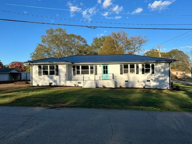 $275,000 | 300 West Poplar Street | Iva