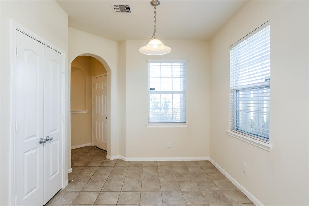 a view of entryway with window and entryway