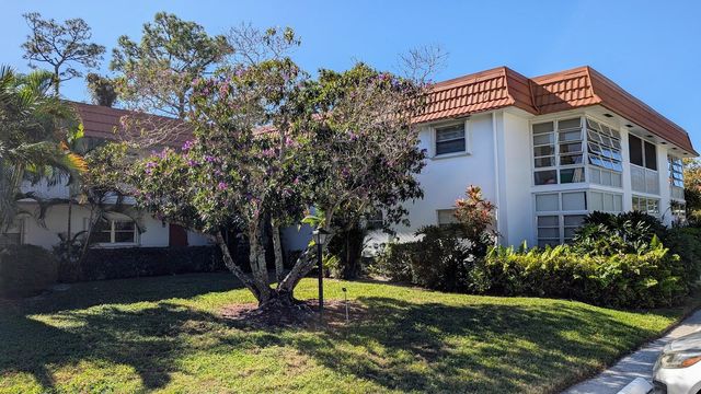 $1,400 | 2602 Southeast Ocean Boulevard, Unit L12 | Vista Pines