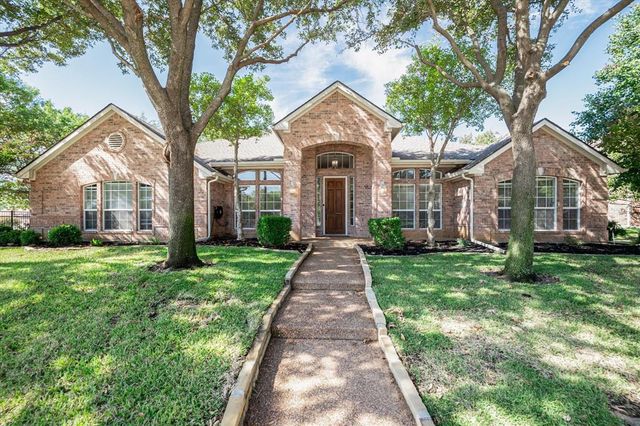 $700,000 | 6001 Valleywood Drive | Flower Mound