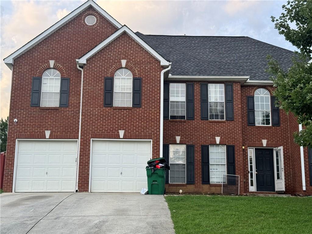 a front view of house with yard