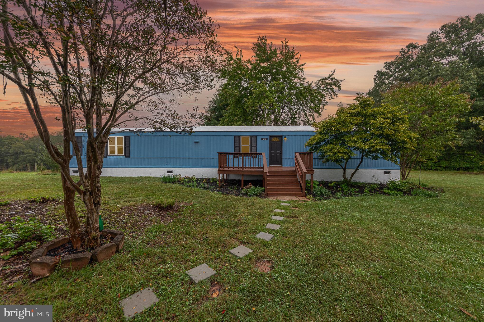 a view of a house with a backyard