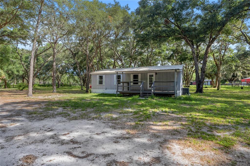 a view of a house with backyard and trees