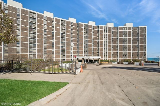 $599,000 | 1500 Sheridan Road, Unit 1F | Wilmette