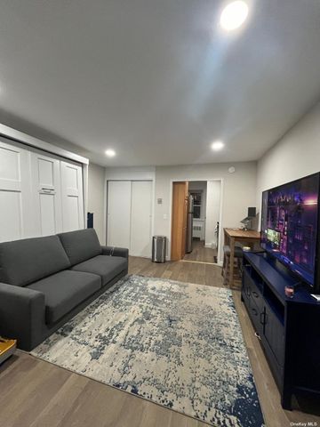 $2,100 | 830 East Broadway, Unit 105 | East End South