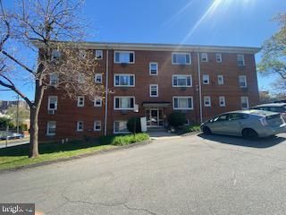 $1,800 | 945 North Barton Street, Unit 301 | Lyon Park