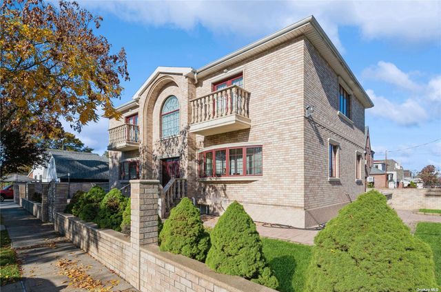 $2,250,000 | 166-21 Goethals Avenue | Hillcrest