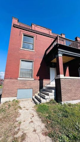 $1,200 | 3325 Chippewa Street, Unit 2F | Gravois Park