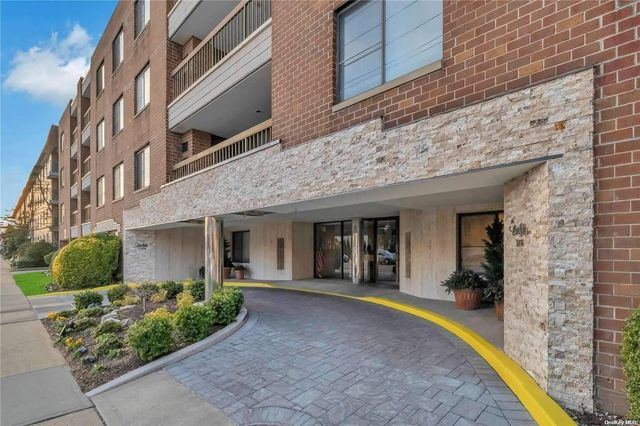 $619,000 | 376 Central Avenue, Unit 4N | Lawrence