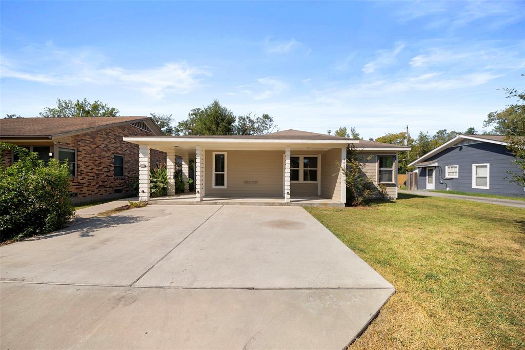 front view of house with a yard