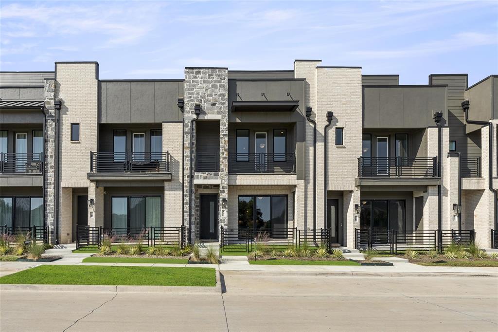 a view of an apartment building