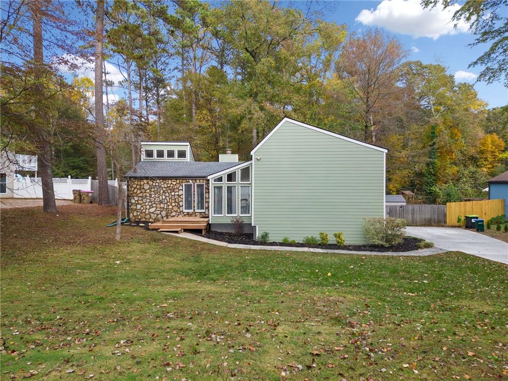 a view of a house with a yard