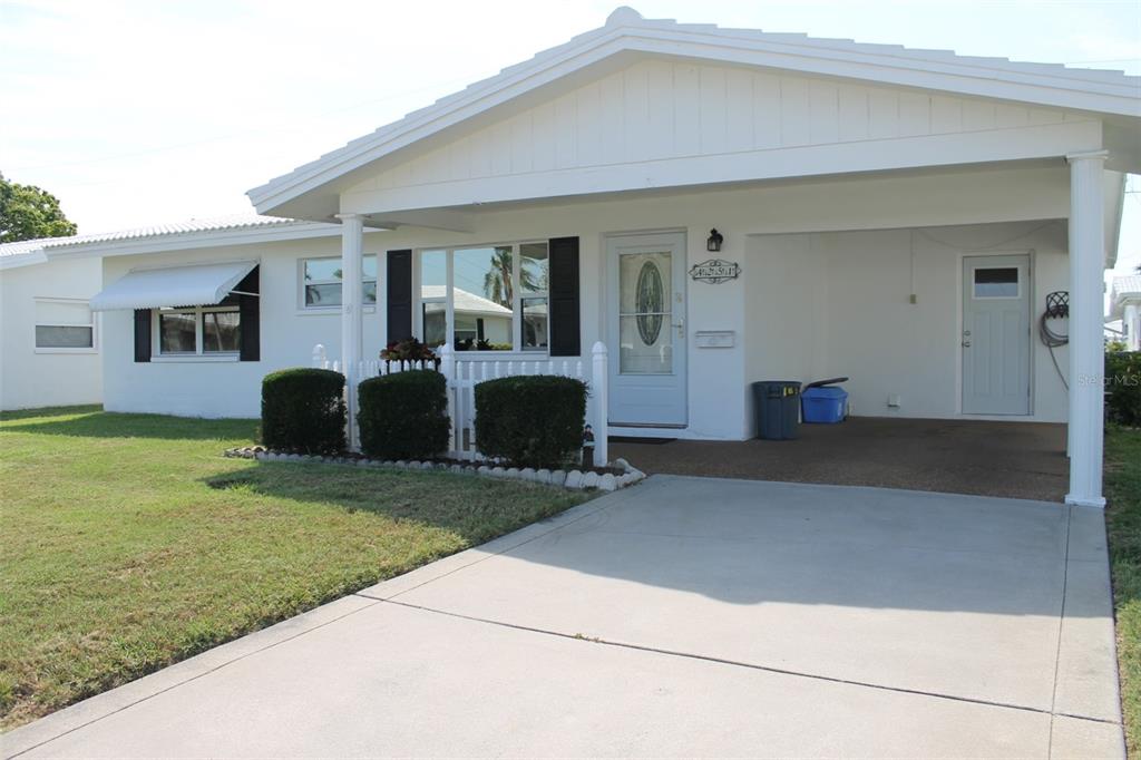 a front view of house with yard