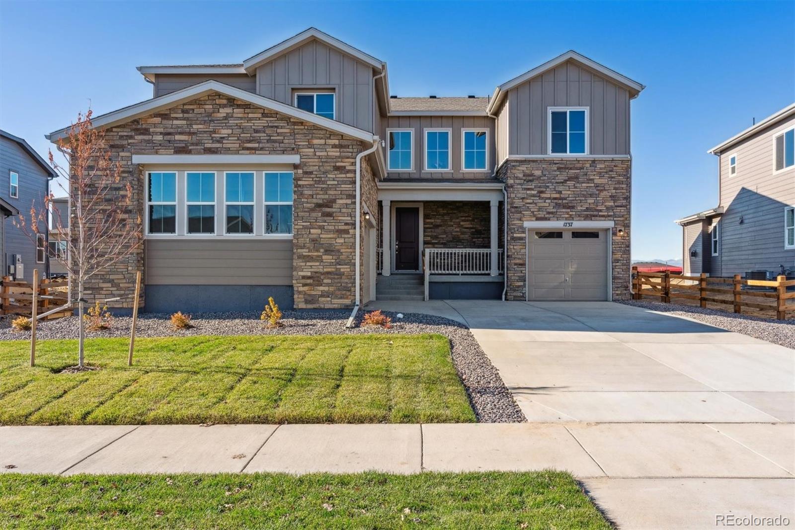 a house view with a outdoor space