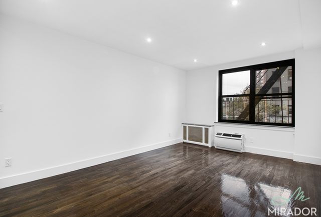 $3,200 | 255 West 14th Street, Unit 3C | Chelsea